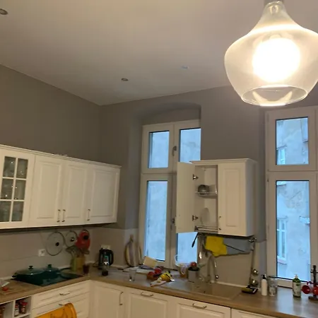 3 Bedroom Spacious Cozy In Center *